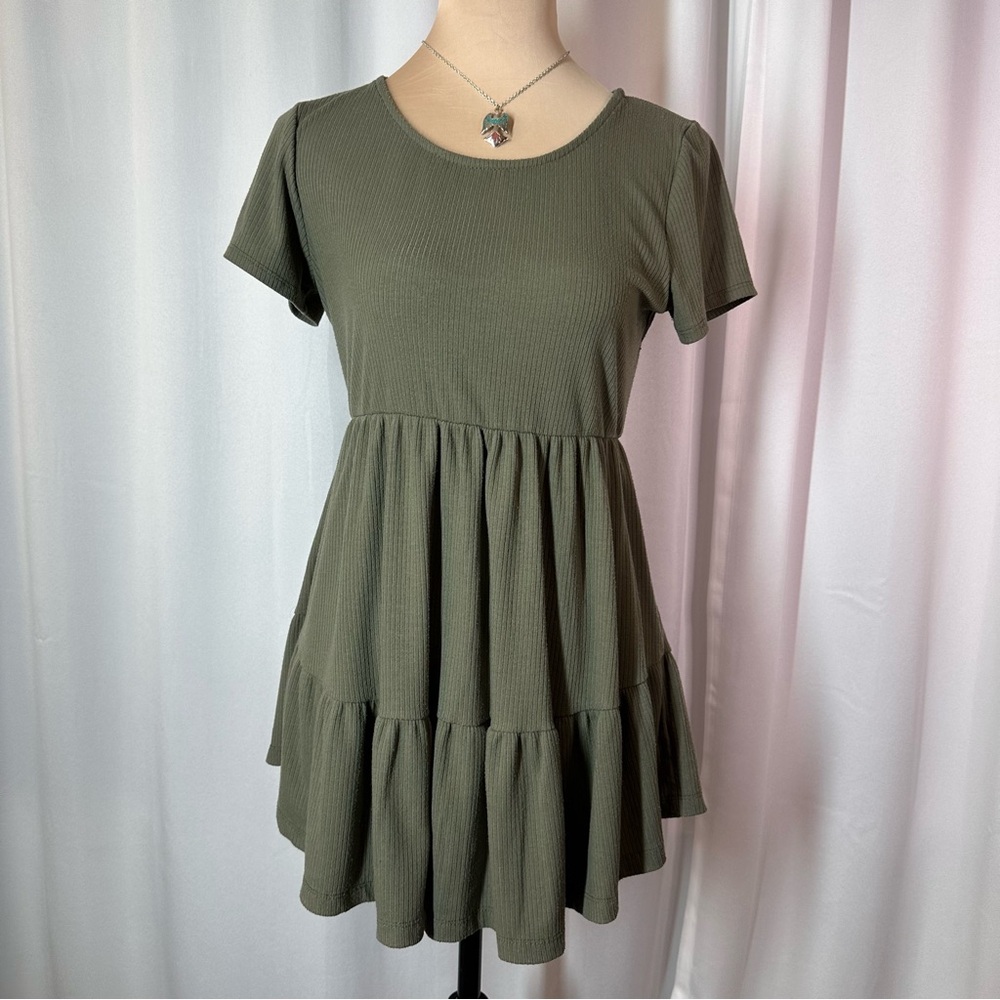 Gilli Tiered Peplum Top Ribbed Green Short Sleeve Size XS? Shirt Cottage Core